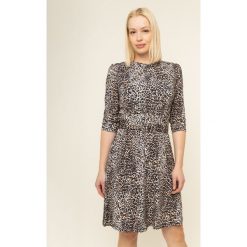 Sukienka codzienna Marella Alfredo 36260598. Pomarańczowe sukienki damskie Marella, na co dzień, xl, bez wzorów, z wiskozy, bez kołnierzyka, bez rękawów, proste. W wyprzedaży za 479,00 zł.