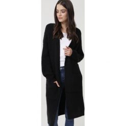 Czarny Kardigan Pleasanton. Czarne swetry damskie Born2be, uniwersalny, z dzianiny, długie. Za 179,99 zł.