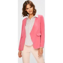 Answear - Żakiet. Czerwone marynarki damskie ANSWEAR, s, bez wzorów, z elastanu. W wyprzedaży za 49,90 zł.