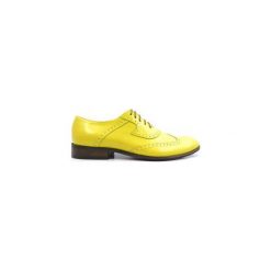 Żółte męskie buty wizytowe - brogsy T102. Żółte buty wizytowe męskie Modini Moda Męska, ze skóry, bez zapięcia. Za 269,10 zł.
