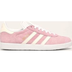 Adidas Originals - Buty Gazelle W. Różowe buty sportowe damskie adidas Originals, bez wzorów, ze skóry, sportowe. W wyprzedaży za 299,90 zł.