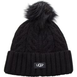 Czapka UGG - W Cable Pom Beanie 17493 Black. Czarne czapki zimowe damskie marki Ugg, z materiału. Za 299,00 zł.