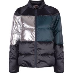 Tommy Hilfiger Kurtka "Bardot". Kurtki damskie TOMMY HILFIGER, bez wzorów, z puchu, bez kaptura. Za 749,00 zł.