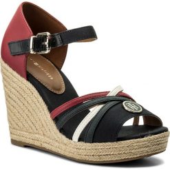Espadryle TOMMY HILFIGER Elena Straps Sandal FW0FW02425. Espadryle damskie TOMMY HILFIGER, bez wzorów, bez obcasa. W wyprzedaży za 269,00 zł.