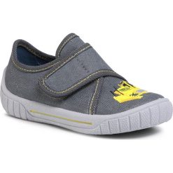 Kapcie SUPERFIT - 1-000278-2000 M Grau. Szare sandały chłopięce Superfit, z tworzywa sztucznego, bez zapięcia. Za 119,00 zł.