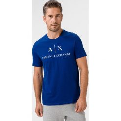 Armani Exchange Koszulka Niebieski. Niebieskie podkoszulki męskie Armani Exchange, xxl, z nadrukiem, z bawełny, bez kołnierzyka, z krótkim rękawem, krótkie. Za 214,95 zł.