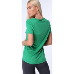 T-shirt luźny fason zielony MR16618. Zielone t-shirty damskie marki Fasardi, s, bez wzorów, bez kołnierzyka. Za 39,00 zł.