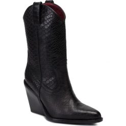Kozaki BRONX - 34125-K BX 1620 Black 01. Czarne kozaki damskie Bronx, ze skóry, bez obcasa, na obcasie, bez zapięcia. W wyprzedaży za 549,00 zł.