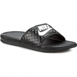Klapki NIKE - Benassi Jdi 343881 011 Black/White. Czarne chodaki damskie Nike, w paski, z tworzywa sztucznego. Za 99,00 zł.