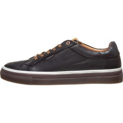 Skórzane sneakersy w kolorze czarnym. Czarne sneakersy męskie Otto Kern, na sznurówki. W wyprzedaży za 299,95 zł.