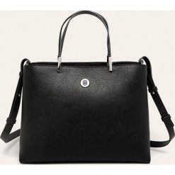 Tommy Hilfiger - Torebka AW0AW07968. Niebieskie torby damskie na zakupy TOMMY HILFIGER, w paski, ze skóry ekologicznej, duże, bez dodatków. W wyprzedaży za 449,90 zł.