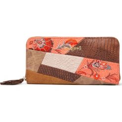 Desigual Japan Patch Portfel Czerwony Pomarańczowy Wielokolorowy. Czerwone portfele damskie Desigual, z materiału. Za 268,95 zł.