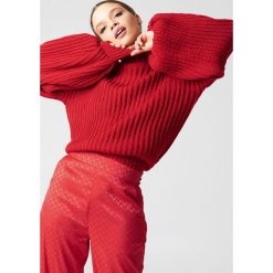 NA-KD Sweter z dzianiny z bufiastym rękawem - Red. Czerwone bez kategorii NA-KD, z dzianiny, z golfem. Za 110,95 zł.