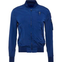 Blauer GIUBBINI CORTI Kurtka wiosenna blu limoges. Niebieskie kurtki męskie marki Blauer, s, bez wzorów, z materiału. W wyprzedaży za 475,60 zł.