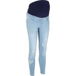 Dżinsy ciążowe z haftem, długość przed kostkę bonprix jasnoniebieski "bleached". Niebieskie jeansy damskie bonprix, z jeansu. Za 129,99 zł.