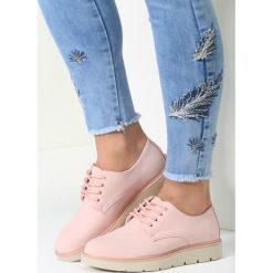 Różowe Półbuty Piece Of Fashion. Różowe półbuty damskie vices, bez wzorów, ze skóry, bez obcasa, na płaskiej podeszwie, na sznurówki. Za 64,99 zł.