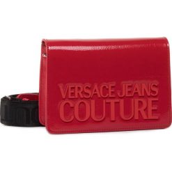 Torebka VERSACE JEANS COUTURE - E1VVBBM8 71412 500. Czerwone listonoszki damskie Versace Jeans Couture, bez wzorów, z jeansu, bez dodatków. W wyprzedaży za 409,00 zł.