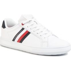 Sneakersy TOMMY HILFIGER - Essential Leather Cupsole FM0FM02668 White Ybs. Białe sneakersy męskie TOMMY HILFIGER, na co dzień, bez wzorów, ze skóry ekologicznej, eleganckie, bez zapięcia. Za 449,00 zł.