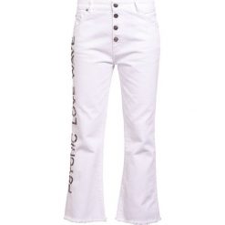 Each x Other POEM Jeansy Bootcut white. Białe boyfriendy damskie Each x Other. W wyprzedaży za 494,70 zł.
