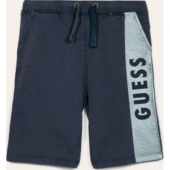 Guess Jeans - Szorty dziecięce 118-175 cm. Niebieskie spodenki chłopięce Guess Jeans, z nadrukiem, z bawełny, sportowe. W wyprzedaży za 99,90 zł.