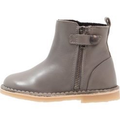 Young Soles WINSTON Botki grey. Szare botki damskie skórzane marki Young Soles. W wyprzedaży za 245,40 zł.