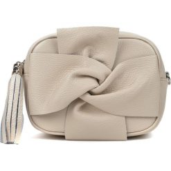RobertaM torebka crossbody kremowa. Białe torebki klasyczne damskie Robertam, bez wzorów, eleganckie, bez dodatków. Za 359,00 zł.