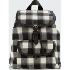 Plecak w kratkę. Czarne plecaki damskie marki Pull&Bear, w kratkę. Za 99,90 zł.