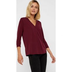 Bluzka "Katie" w kolorze bordowym. Czerwone bluzki damskie Vero Moda, m, bez wzorów, bez kołnierzyka, bez rękawów. W wyprzedaży za 65,95 zł.
