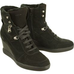 GEOX D7467B 00022 D ELENI B-SUEDE black, trzewiki damskie. Czarne koturny damskie Geox, bez obcasa, na koturnie, na zamek. Za 599,90 zł.