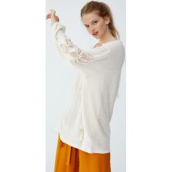 Szydełkowa koszulka w stylu boho. Szare koszulki damskie Pull&Bear, bez wzorów, boho, bez kołnierzyka. Za 109,00 zł.