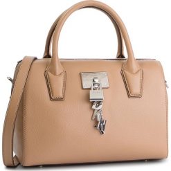 Torebka DKNY - Elissa Tz Satchel Pe R84DH929 Latte LAT. Brązowe torebki klasyczne damskie DKNY, bez wzorów, ze skóry, klasyczne, bez dodatków. Za 1069,00 zł.