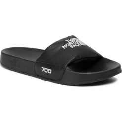 Klapki THE NORTH FACE - Nuptse Slide T946CGKY4 Tnf Black/Tnf White. Czarne klapki damskie The North Face, bez wzorów, z tworzywa sztucznego, bez obcasa. W wyprzedaży za 119,00 zł.