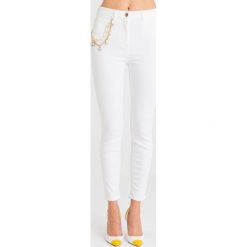JEANSY super skinny leg Elisabetta Franchi. Białe jeansy damskie Elisabetta Franchi, s, z aplikacjami, z jeansu, z podwyższonym stanem. Za 1142,10 zł.