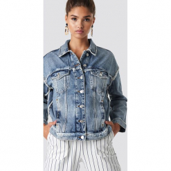 MANGO Kurtka jeansowa Urban - Blue. Niebieskie kurtki damskie jeansowe marki Mango. Za 202,95 zł.