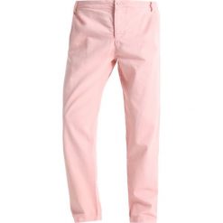 Chinosy męskie: Wåven HENDRIK Chinosy blush pink