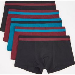 Bokserki 5 pack - Bordowy. Czerwone bokserki męskie Reserved, bez wzorów. W wyprzedaży za 39,99 zł.