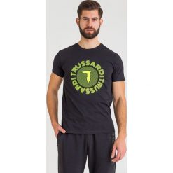 T-SHIRT Trussardi jeans. T-shirty męskie Trussardi Jeans, xxl, bez wzorów, z jeansu, bez kołnierzyka. W wyprzedaży za 174,30 zł.