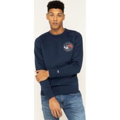 Bluza Tommy Jeans Tjm Tommy Logo Crew DM0DM07534. Niebieskie bluzy męskie Tommy Jeans, xl, bez wzorów, z bawełny, bez kołnierzyka, bez rękawów, bez kaptura. W wyprzedaży za 279,00 zł.