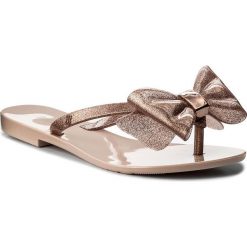 Japonki MELISSA - Harmonic XIII Ad 32248 Pink/Glitter Pink 53243. Różowe klapki damskie marki Melissa, z aplikacjami, z tworzywa sztucznego, bez obcasa, na obcasie. W wyprzedaży za 159,00 zł.