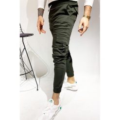 Męskie spodnie DANINO OLIVE. Zielone jeansy męskie Męskie spodnie DANINO OLIVE, s, bez wzorów, sportowe. W wyprzedaży za 79,00 zł.