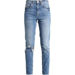 Gina Tricot LEAH MOM Jeansy Slim Fit blue destroy. Niebieskie jeansy damskie relaxed fit marki Gina Tricot, z bawełny. Za 209,00 zł.