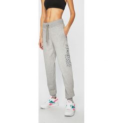 Reebok Classic - Spodnie. Szare spodnie damskie Reebok Classic, s, bez wzorów, z elastanu, casualowe. W wyprzedaży za 129,90 zł.
